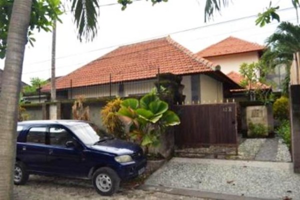 Dijual villa dengan swimming pool di Sanur – VJSN001